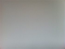iPhone 4：太陽光で白い壁