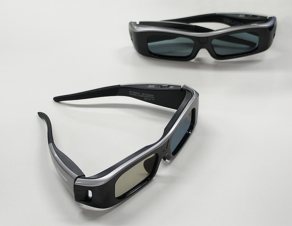 クアトロン(Quattron)：3Dメガネ